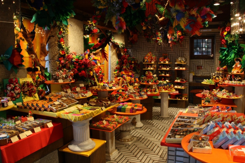 boutique-MONTFORT SUR ARGENS-min_candy_store_chocolate_shop_chocolate_switzerland-393515